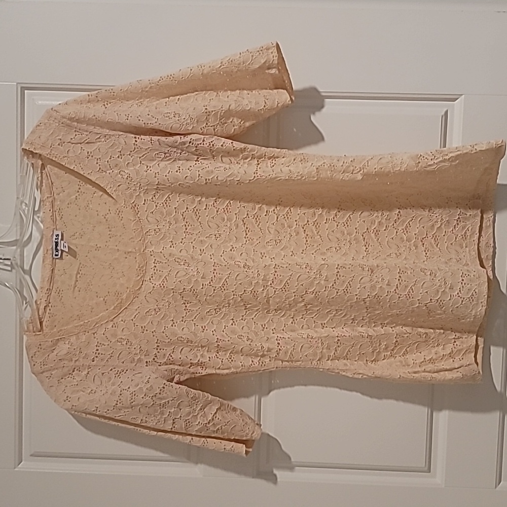Express Scoop Neck Allover Lace Short Sleeve Shirt-Light Pink